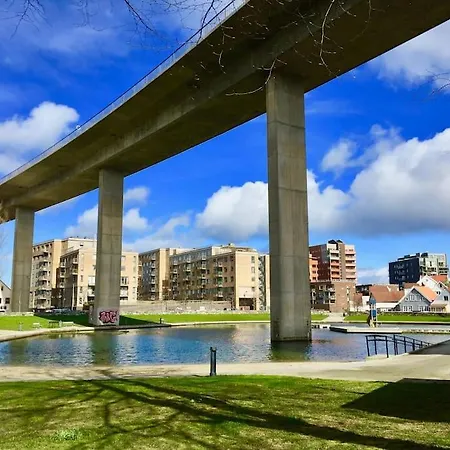 Spacious Waterfront With Free Parking - Upgraded 2024 *