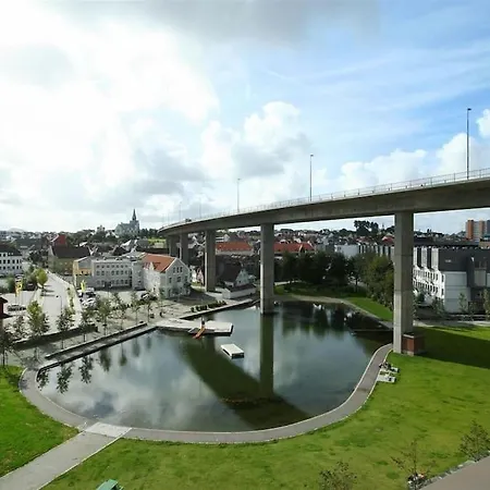 Spacious Waterfront With Free Parking - Upgraded 2024 Appartement Stavanger