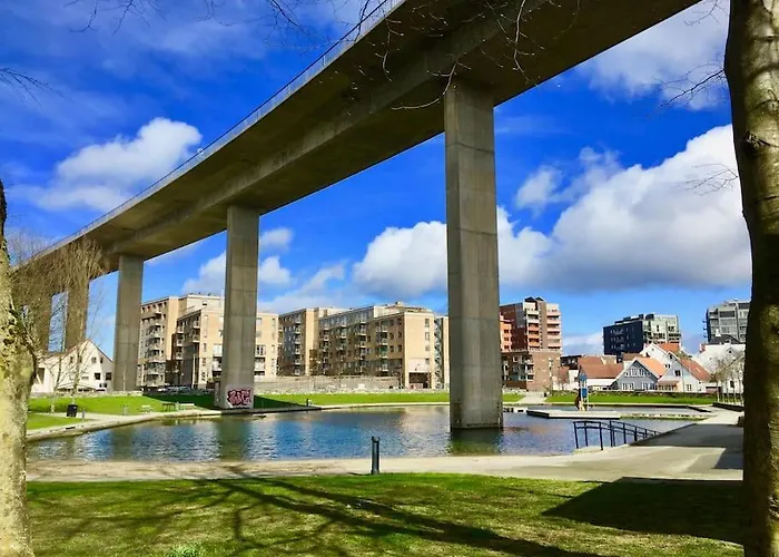 Spacious Waterfront With Free Parking - Upgraded 2024 *