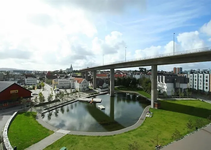Spacious Waterfront With Free Parking - Upgraded 2024 Apartamento Stavanger