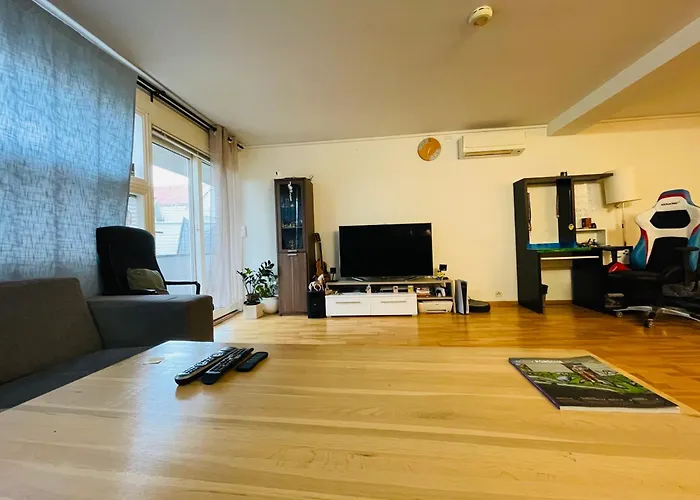 Spacious Waterfront With Free Parking - Upgraded 2024 *